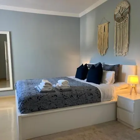 Apartment Stylish Spacious Apt, Comfy Pool Prime Location *