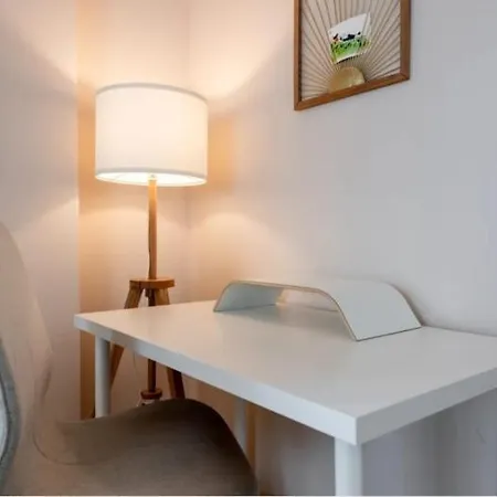 Stylish Spacious Apt, Comfy Pool Prime Location Apartment *