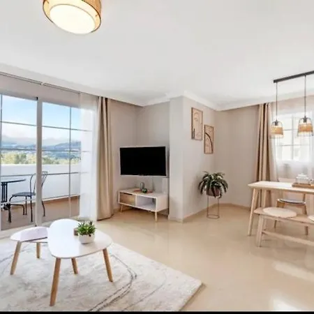Stylish Spacious Apt, Comfy Pool Prime Location *