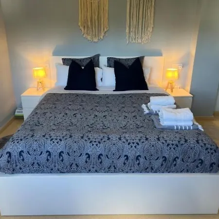 Stylish Spacious Apt, Comfy Pool Prime Location Marbella