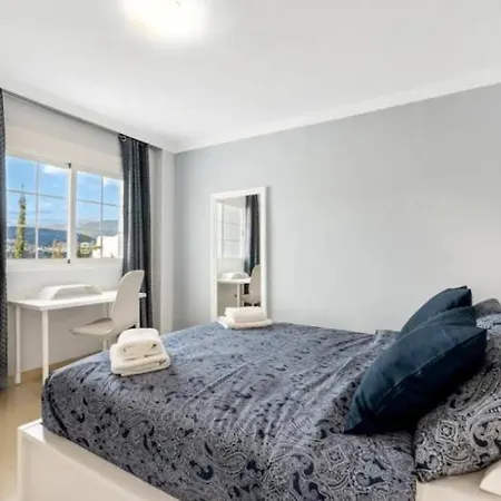 Apartment Stylish Spacious Apt, Comfy Pool Prime Location