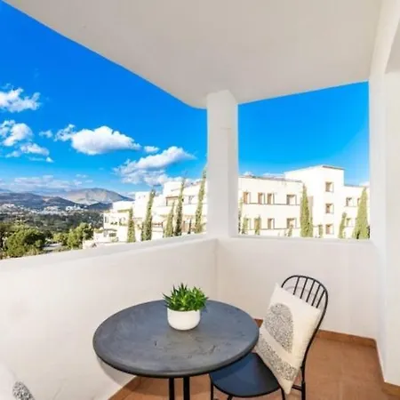 Stylish Spacious Apt, Comfy Pool Prime Location Apartment *