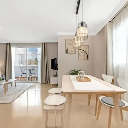 Stylish Spacious Apt, Comfy Pool Prime Location